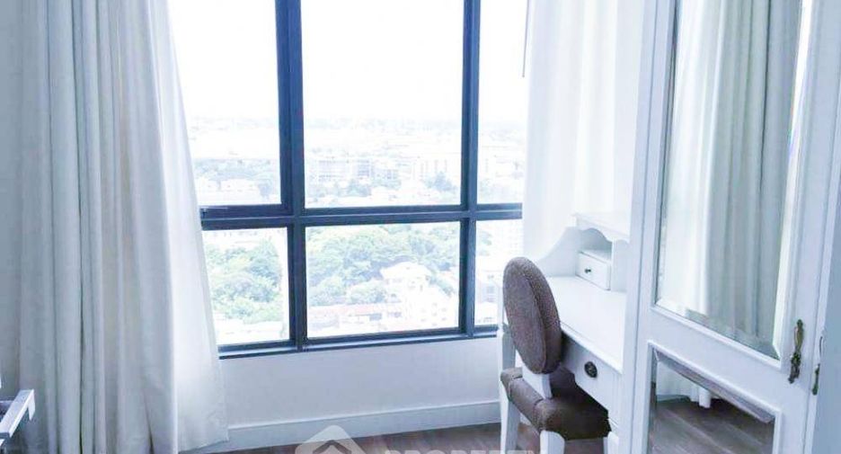 For sale 2 bedrooms condo in Phra Khanong, Bangkok