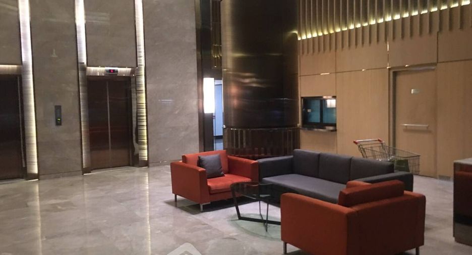For sale 3 bedrooms condo in Khlong Toei, Bangkok