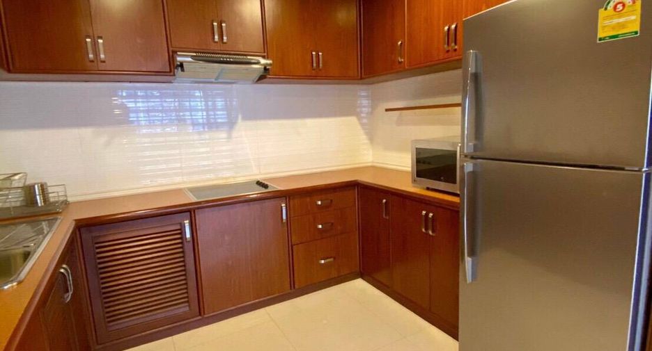 For sale 3 bedrooms condo in Khlong Toei, Bangkok