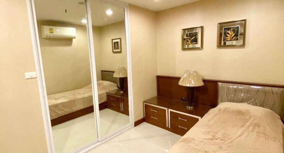 For sale 3 bedrooms condo in Khlong Toei, Bangkok