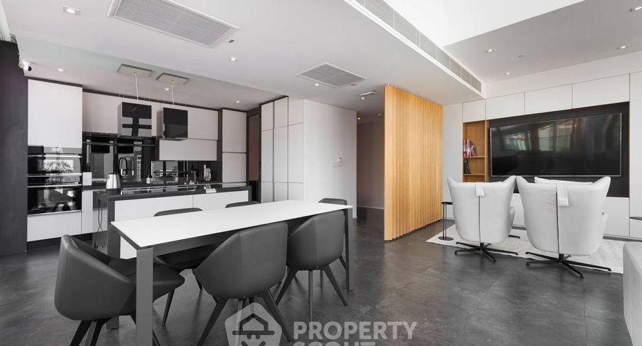 For sale 3 bedrooms condo in Watthana, Bangkok