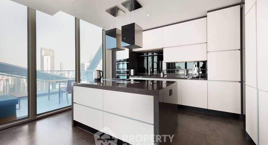 For sale 3 bedrooms condo in Watthana, Bangkok