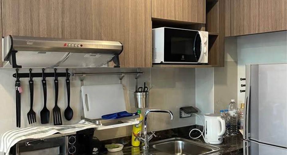 For sale 1 bed condo in Watthana, Bangkok