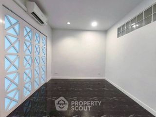 For sale 2 bedrooms condo in Yan Nawa, Bangkok