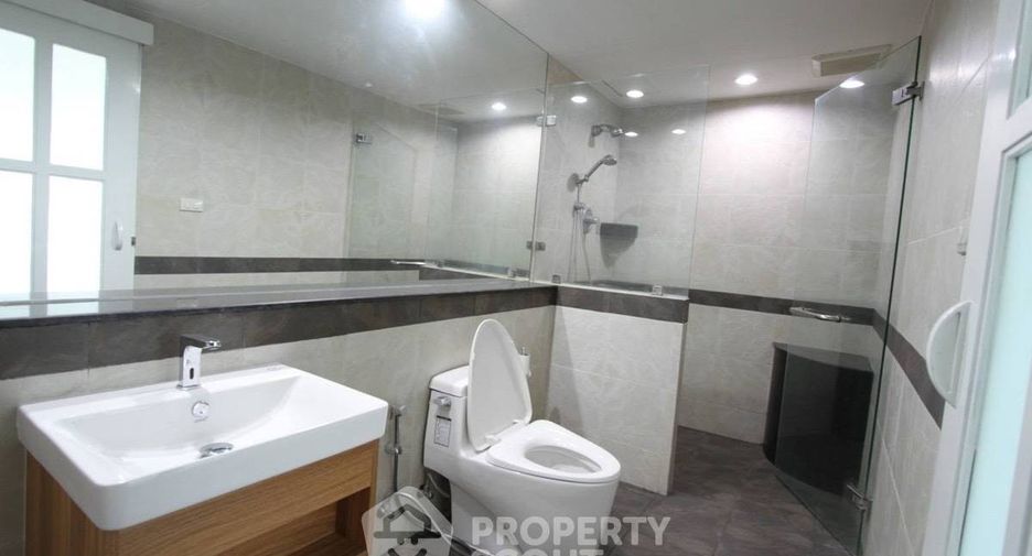 For sale 2 bedrooms condo in Yan Nawa, Bangkok