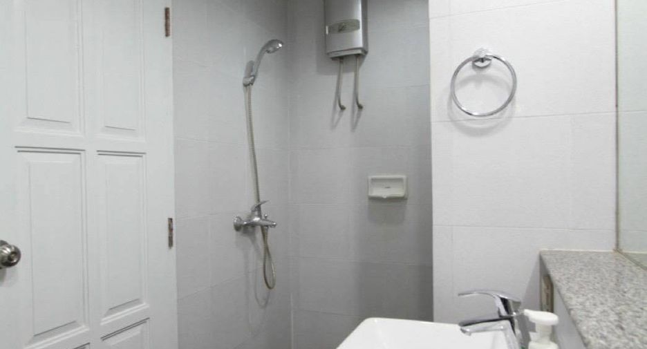 For sale 2 bedrooms condo in Yan Nawa, Bangkok