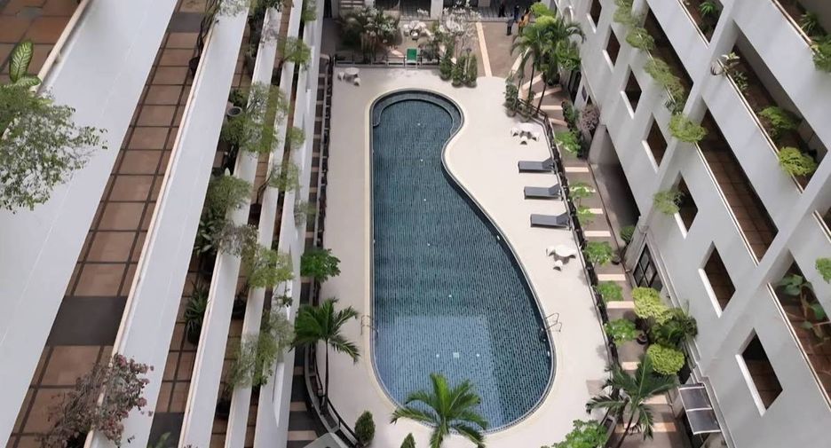 For sale 2 bedrooms condo in Phra Khanong, Bangkok