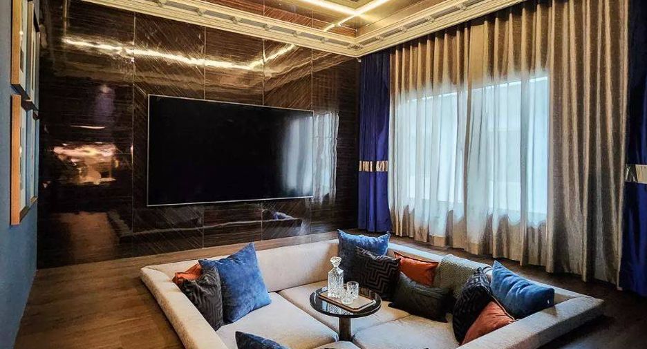 For sale 4 bedrooms house in Taling Chan, Bangkok