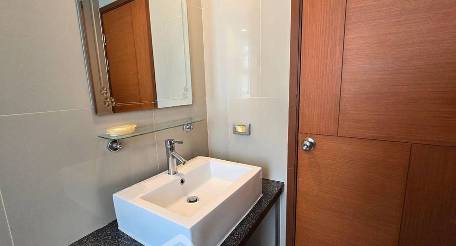 For rent and for sale 1 bed condo in Khlong San, Bangkok