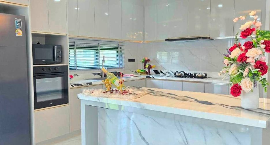 Villa zum Kauf mit 5 Zimmer in Bang Lamung, Chonburi