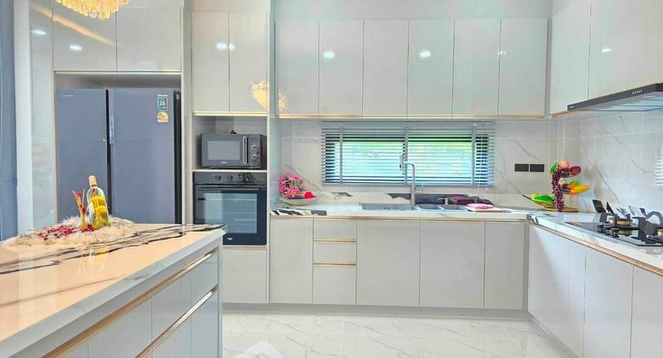 Villa zum Kauf mit 5 Zimmer in Bang Lamung, Chonburi