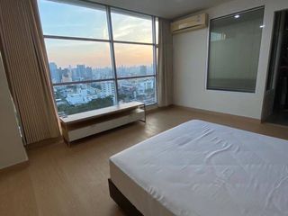 À louer et à vendre 2 chambres condo à Huai Khwang, Bangkok