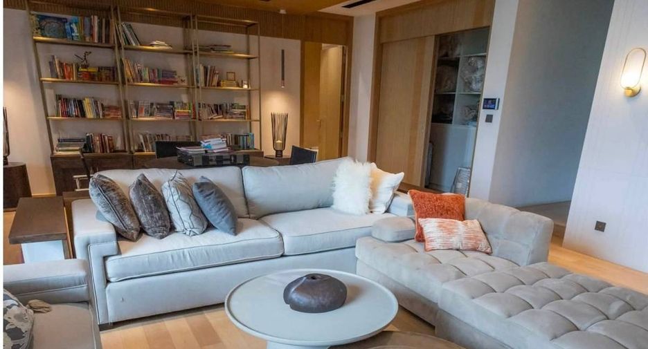 For rent and for sale 5 bedrooms condo in Wang Thonglang, Bangkok