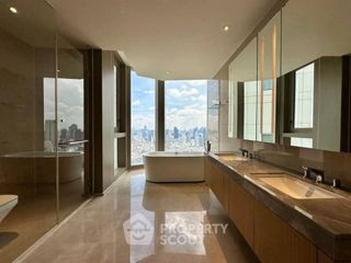 For sale 4 bedrooms condo in Khlong San, Bangkok