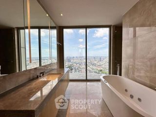 For sale 4 bedrooms condo in Khlong San, Bangkok