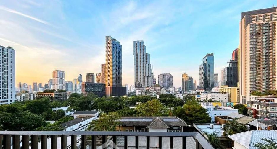 For sale 1 bed condo in Khlong Toei, Bangkok
