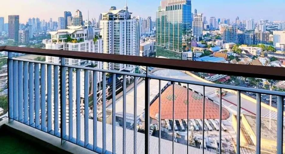For sale 2 bedrooms condo in Khlong Toei, Bangkok
