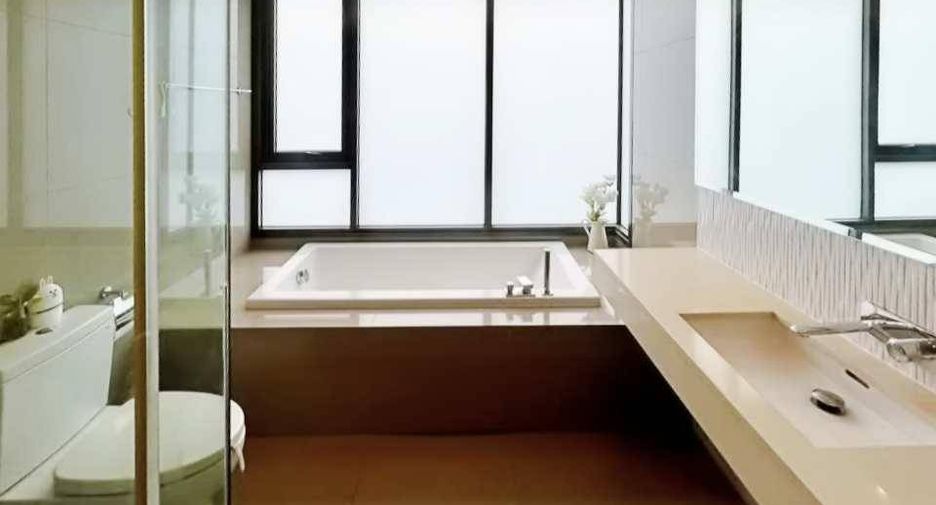 For sale 2 bedrooms condo in Khlong Toei, Bangkok