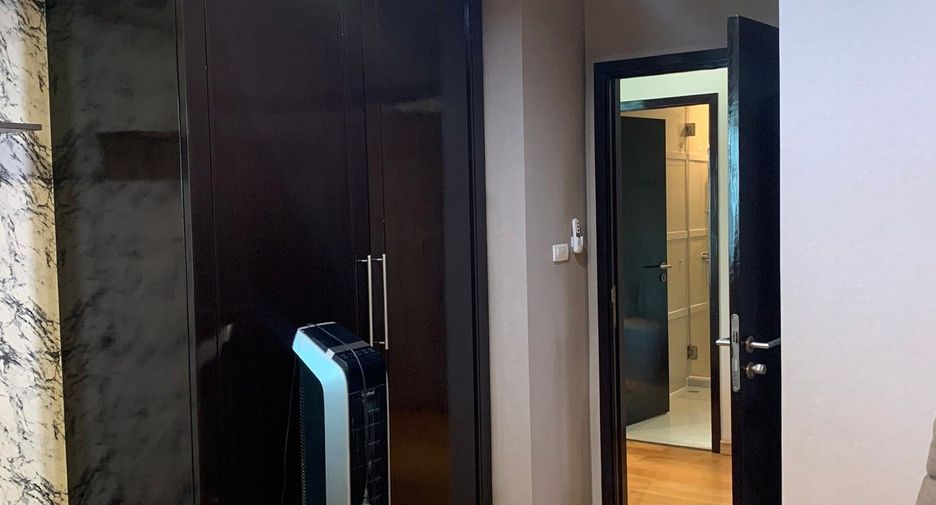 For rent 2 bedrooms condo in Sathon, Bangkok