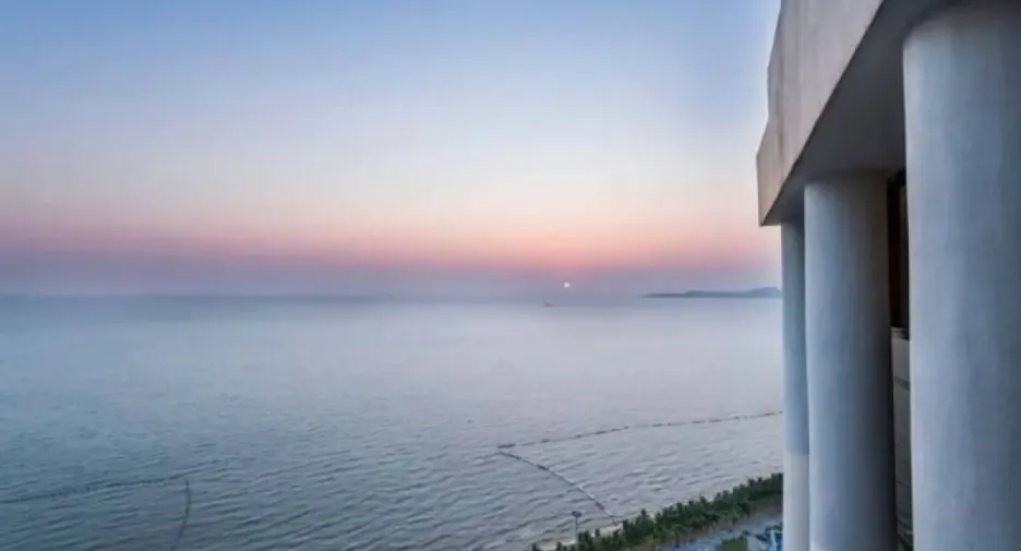 For sale 3 bedrooms condo in Jomtien, Pattaya