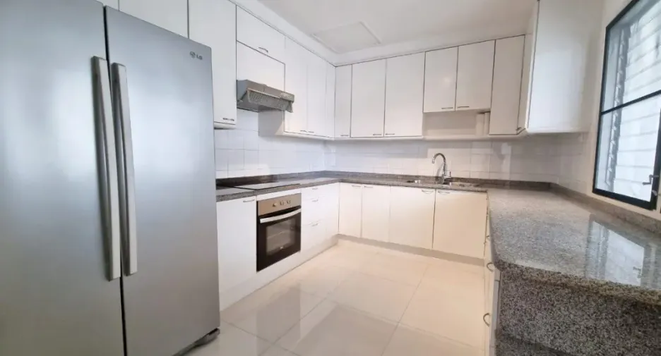 For sale 3 ベッドルーム condo in Bang Lamung, Chonburi