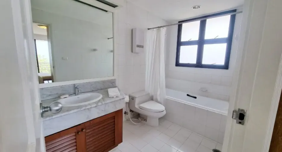 For sale 3 ベッドルーム condo in Bang Lamung, Chonburi