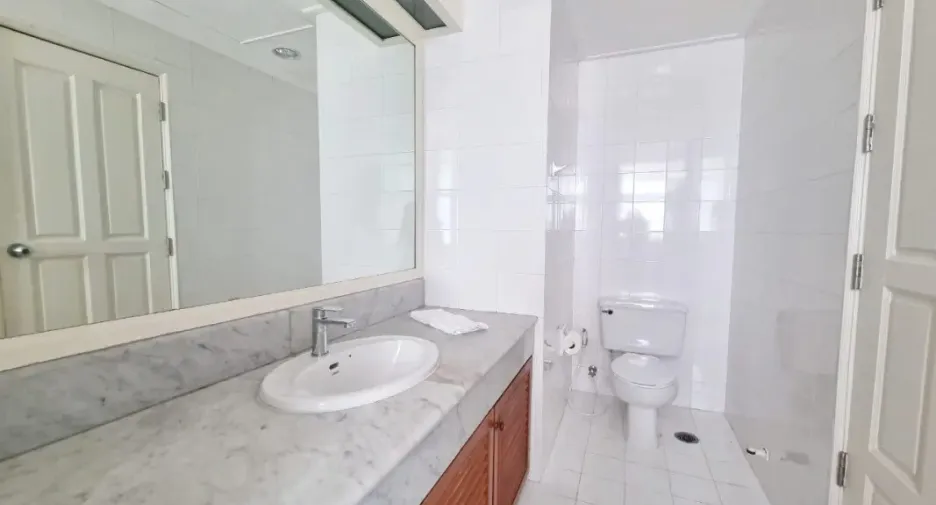 For sale 3 ベッドルーム condo in Bang Lamung, Chonburi