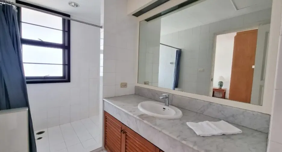 For sale 3 ベッドルーム condo in Bang Lamung, Chonburi