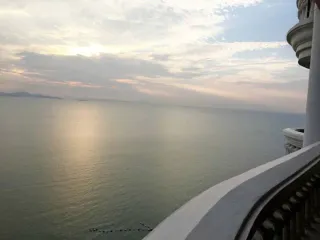 For rent and for sale 3 bedrooms condo in Bang Lamung, Chonburi