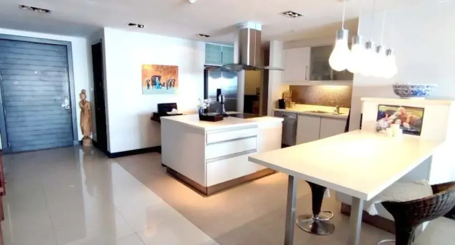 For sale 3 bedrooms condo in Jomtien, Pattaya
