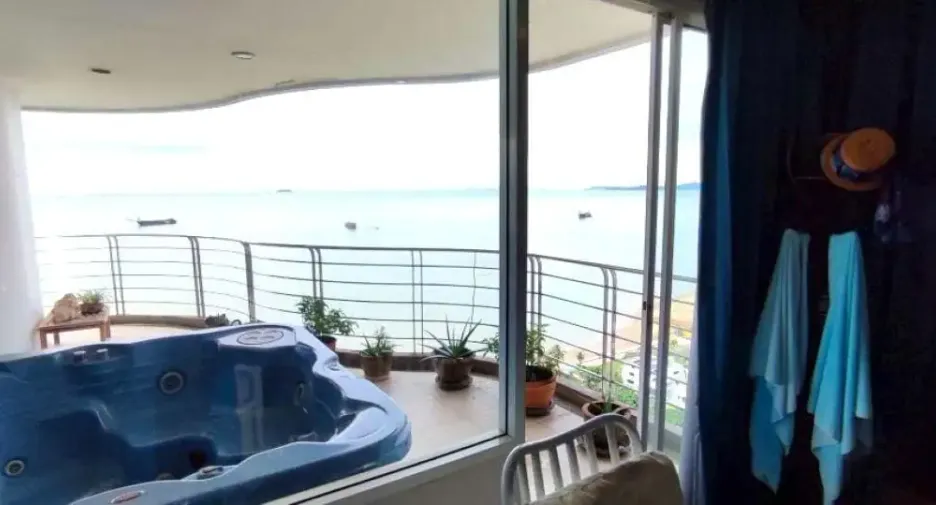 For sale 3 bedrooms condo in Jomtien, Pattaya