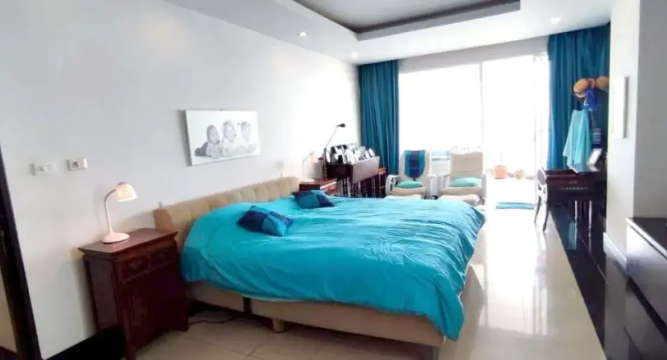 For sale 3 bedrooms condo in Jomtien, Pattaya