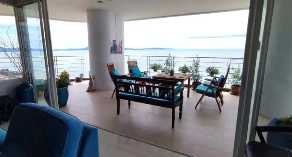 For sale 3 bedrooms condo in Jomtien, Pattaya