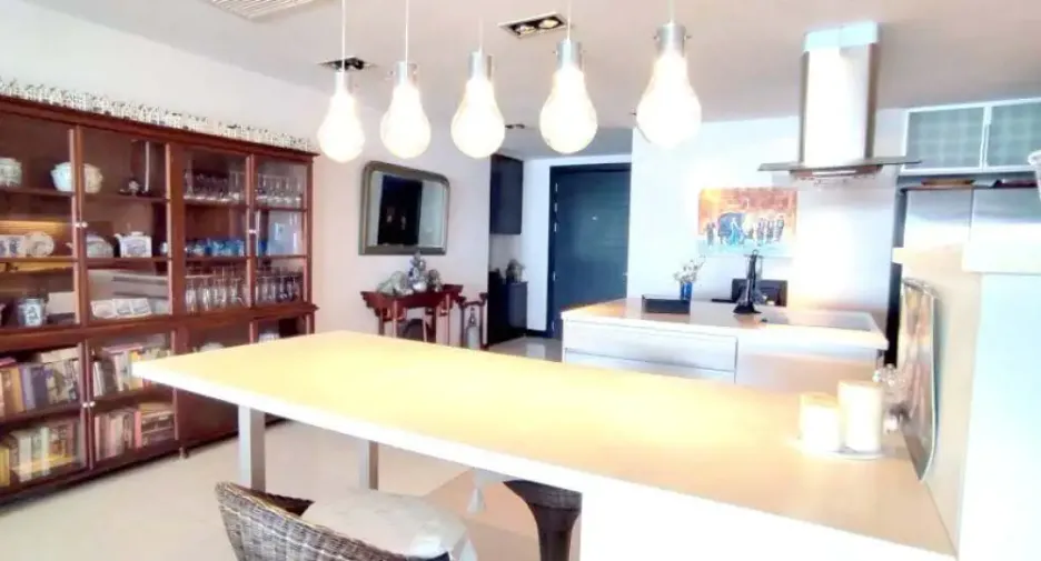For sale 3 bedrooms condo in Jomtien, Pattaya