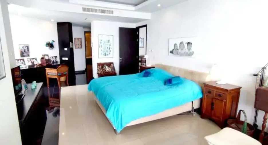 For sale 3 bedrooms condo in Jomtien, Pattaya