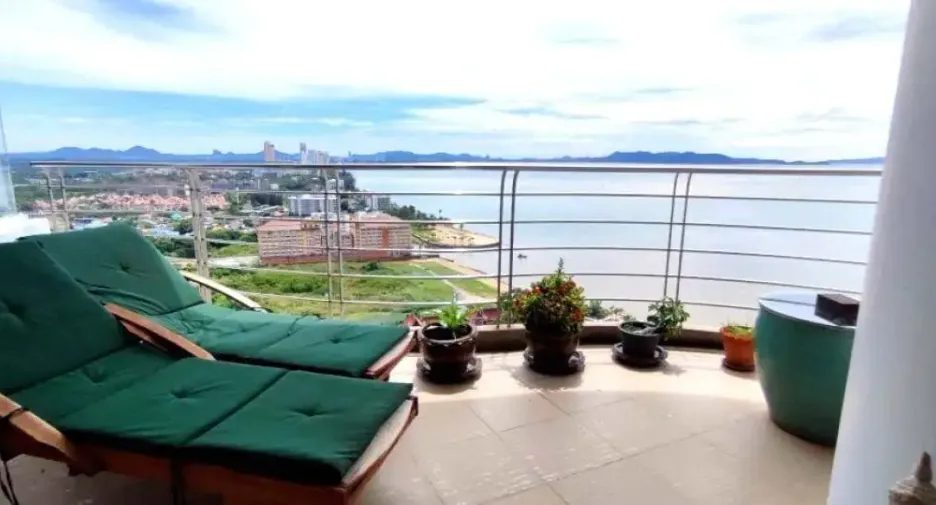 For sale 3 bedrooms condo in Jomtien, Pattaya