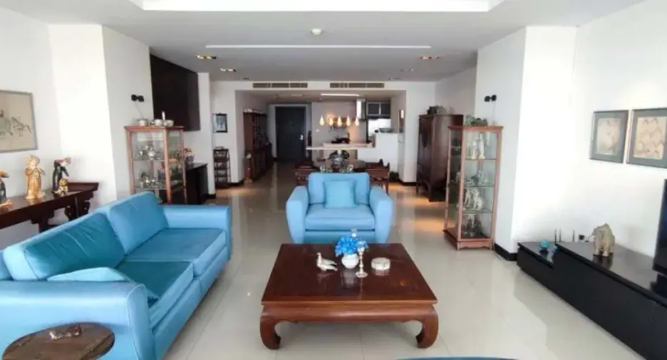 For sale 3 bedrooms condo in Jomtien, Pattaya