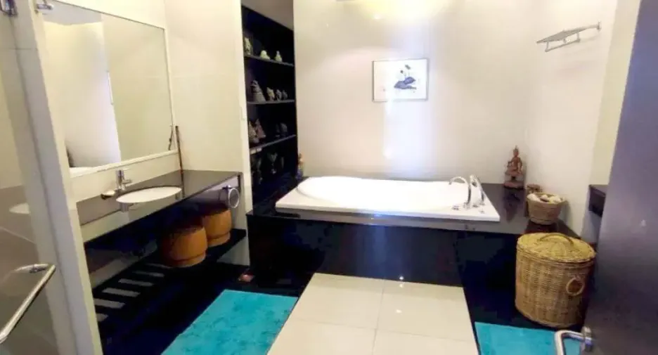 For sale 3 bedrooms condo in Jomtien, Pattaya