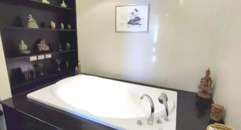 For sale 3 bedrooms condo in Jomtien, Pattaya