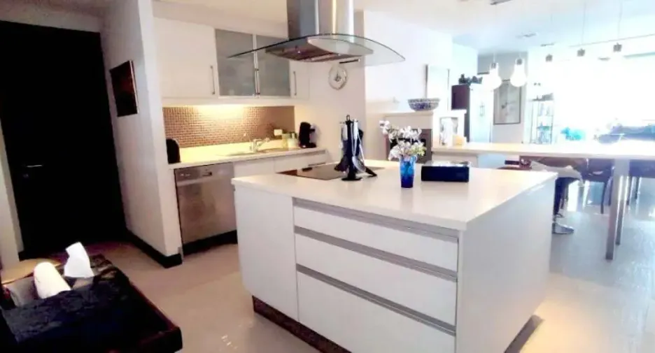 For sale 3 bedrooms condo in Jomtien, Pattaya