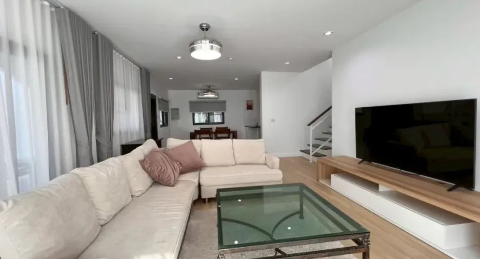 For rent そして for sale 3 ベッドルーム house in Bang Lamung, Chonburi