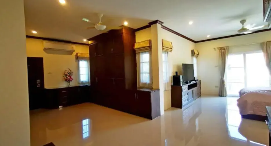 ให้เช่า และ ขาย 5 ห้องนอน บ้านเดี่ยว ใน บางละมุง, ชลบุรี