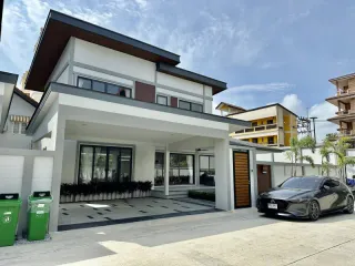 出租 和 出售 4 卧室 独立屋 在 Bang Lamung, Chon Buri