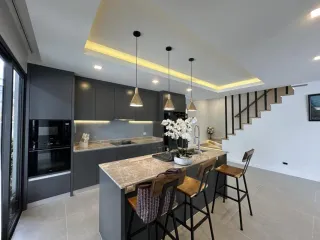 出租 和 出售 4 卧室 独立屋 在 Bang Lamung, Chon Buri
