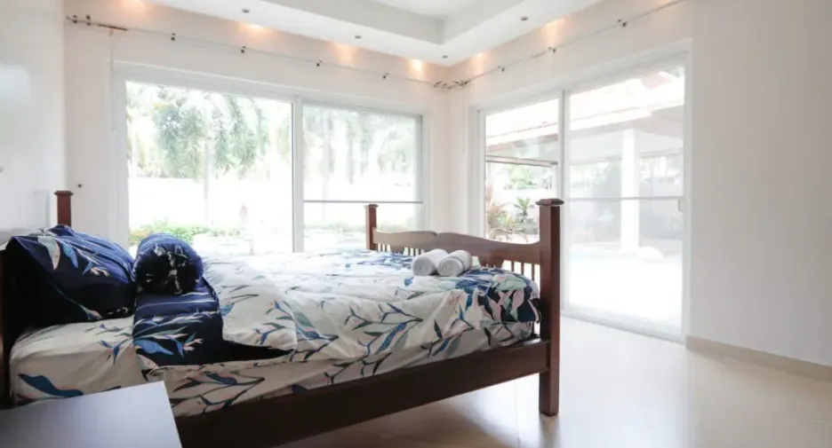 For rent and for sale 4 bedrooms house in Bang Lamung, Chonburi