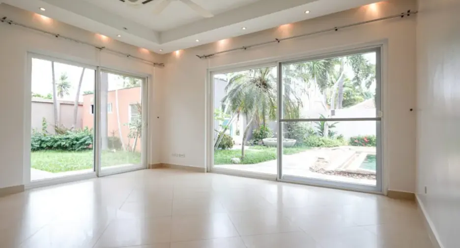 For rent and for sale 4 bedrooms house in Bang Lamung, Chonburi