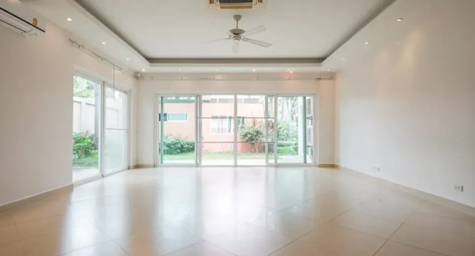 For rent and for sale 4 bedrooms house in Bang Lamung, Chonburi