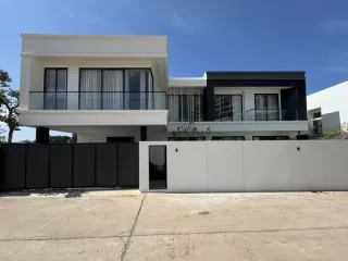 出售 5 卧室 独立屋 在 Bang Lamung, Chon Buri
