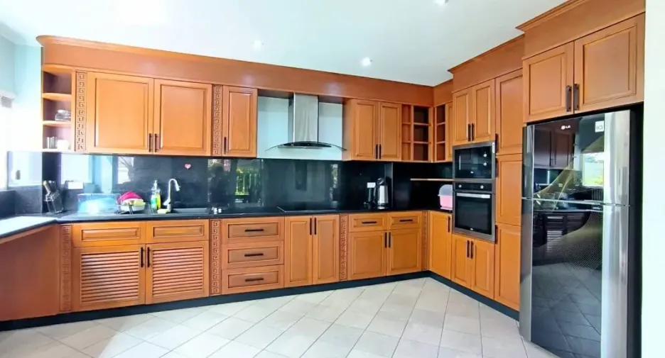 出租 和 出售 5 卧室 独立屋 在 Bang Lamung, Chon Buri
