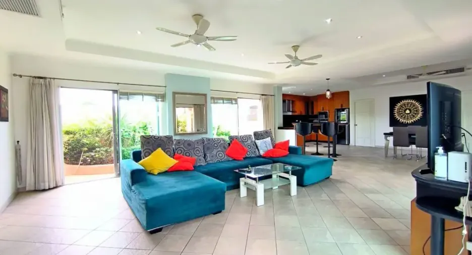 出租 和 出售 5 卧室 独立屋 在 Bang Lamung, Chon Buri